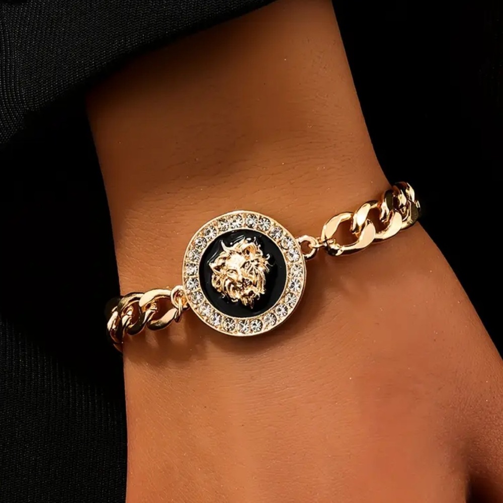 Elegant Designer Luxury Lion Head Rhinestone Bracelet - NEW
